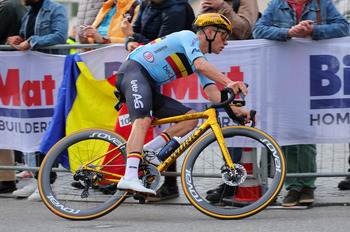 Evenepoel, hospitalizado tras chocar contra una furgoneta