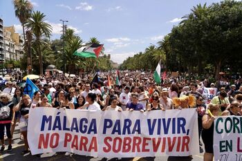 Miles de personas claman por una vivienda digna en Málaga