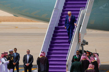 Trump llega a Riad en su primera gira por Oriente Medio