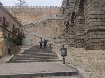 Fallece un turista tras caer desde el Acueducto de Segovia