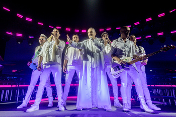 Miguel Bosé llega a Madrid y arrasa en su último concierto