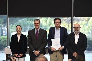 El Gobierno firma la subida salarial del 11% para funcionarios