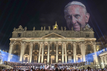Un macroconcierto en el Vaticano llena la plaza de San Pedro