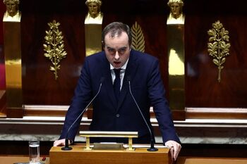 Lecornu propone suspender la reforma de las pensiones en Francia