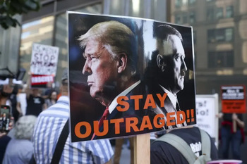 Trump amenaza con retirar la emisión de los canales críticos