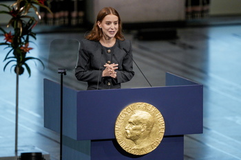 La hija de Corina Machado recibe el Nobel en su nombre