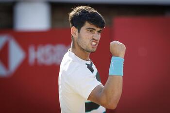 Alcaraz dosifica con un rápido billete a semifinales