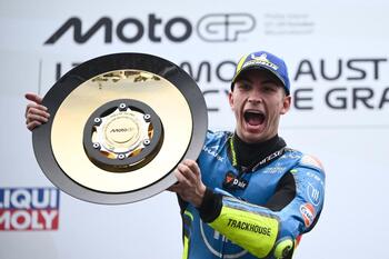 Raúl Fernández se impone en Australia y se estrena en Moto GP