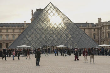 Detienen a cinco nuevos sospechosos del robo en el Louvre