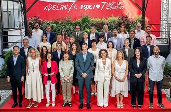 El PSOE se encapsula en torno a Sánchez