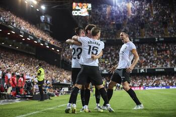 El Valencia puede con un Athletic sin gol y el Sevilla sonríe