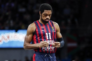 El Baskonia regala al Buesa Arena un digno adiós a la Euroliga