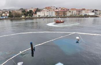 Un buque bateeiro se hunde de madrugada en Moaña, Pontevedra