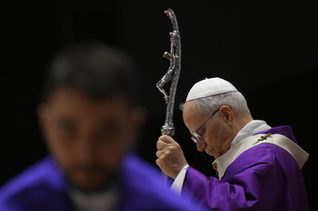 El Papa visita la Mezquita Azul de Estambul