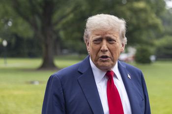 Los Trump lanzan al mercado un 'smartphone' dorado