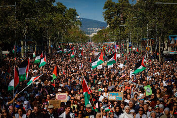Miles de personas marchan en Barcelona en apoyo a Palestina