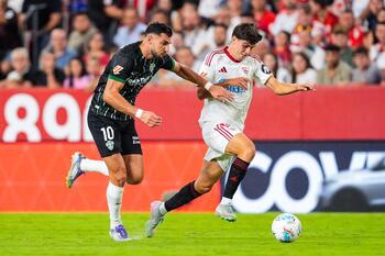 El Sevilla reacciona a tiempo ante el Elche
