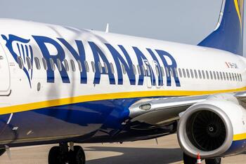 Ryanair cerrará su base de Santiago