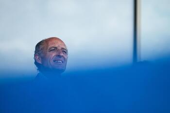 Camps anuncia que asume el 