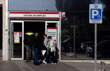 El paro nacional baja en 67.420 personas en abril
