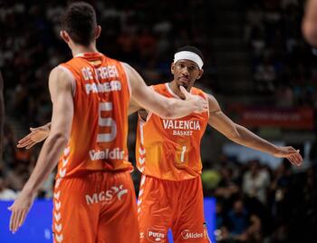 De Larrea acapara el estreno del Roig Arena