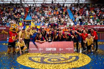 El Barça vuelve a levantar la Copa del Rey de balonmano