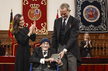 Álvaro Pombo, genio y figura en unos Premios Cervantes de luto