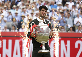 Alcaraz conquista su segundo Queen's