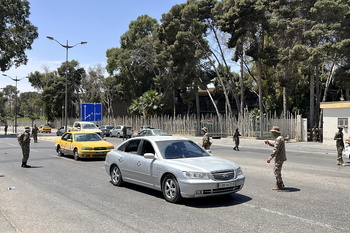 Los nueve españoles atrapados en Trípoli están bien