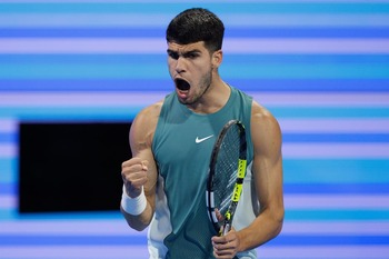 Alcaraz supera otro mal día y se verá las caras con Davidovich