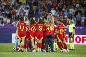 España supera a su bestia negra para llegar a la final