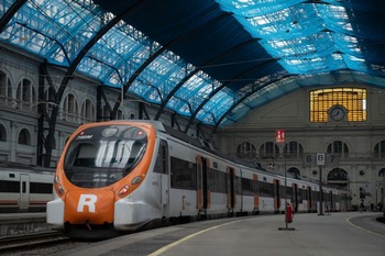 Gobierno y sindicatos negocian la huelga en Adif y Renfe