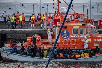 El TS exige a Moncloa velar por mil niños migrantes en Canarias