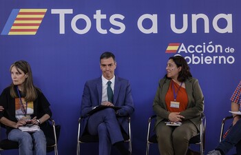 Sánchez vuelve a Valencia y se reencuentra con las víctimas