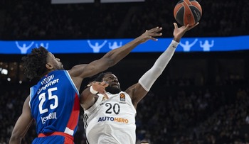 El Real Madrid se atasca en el último cuarto en Estambul