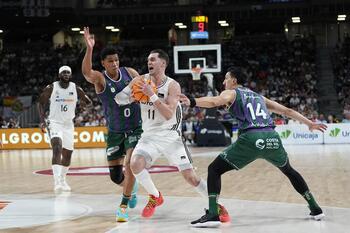 El Real Madrid pone el 2-0 contra un Unicaja irregular