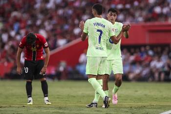 El Barça arranca con victoria y polémica en Mallorca