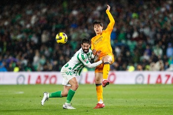 El Real Madrid tropieza por el liderato en el Villamarín
