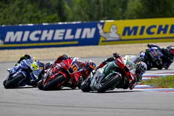 Luca Marini y Johann Zarco renuevan con Honda