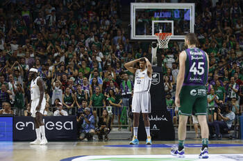 Unicaja fuerza el cuarto partido con sangre
