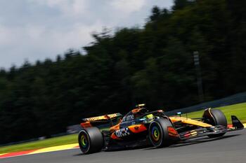 Norris bate a Piastri por la pole en la debacle de Aston Martin