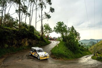Una salida de pista en el Rallye de Hoznayo deja varios heridos