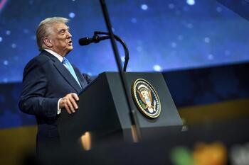 Trump ordena empezar a probar las armas nucleares de EEUU