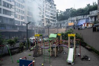 Aumentan a 14 los muertos por el ataque de Rusia contra Kiev