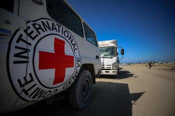 Hamás entrega a la Cruz Roja los restos de otro rehén