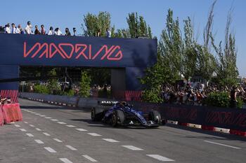 Carlos Sainz se exhibe en el futuro Madring