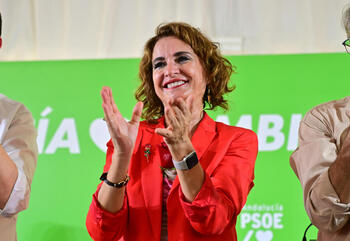 Montero exige explicaciones por el cribado de cáncer de mama