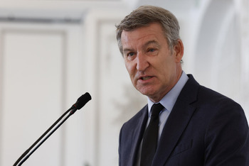 Feijóo se pone a disposición del Gobierno por el gran apagón