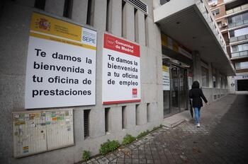 El paro baja de los 2,5 millones por primera vez en 17 años