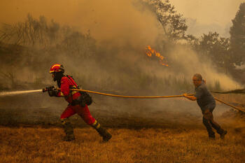 El Gobierno moviliza todos los medios para combatir los incendios